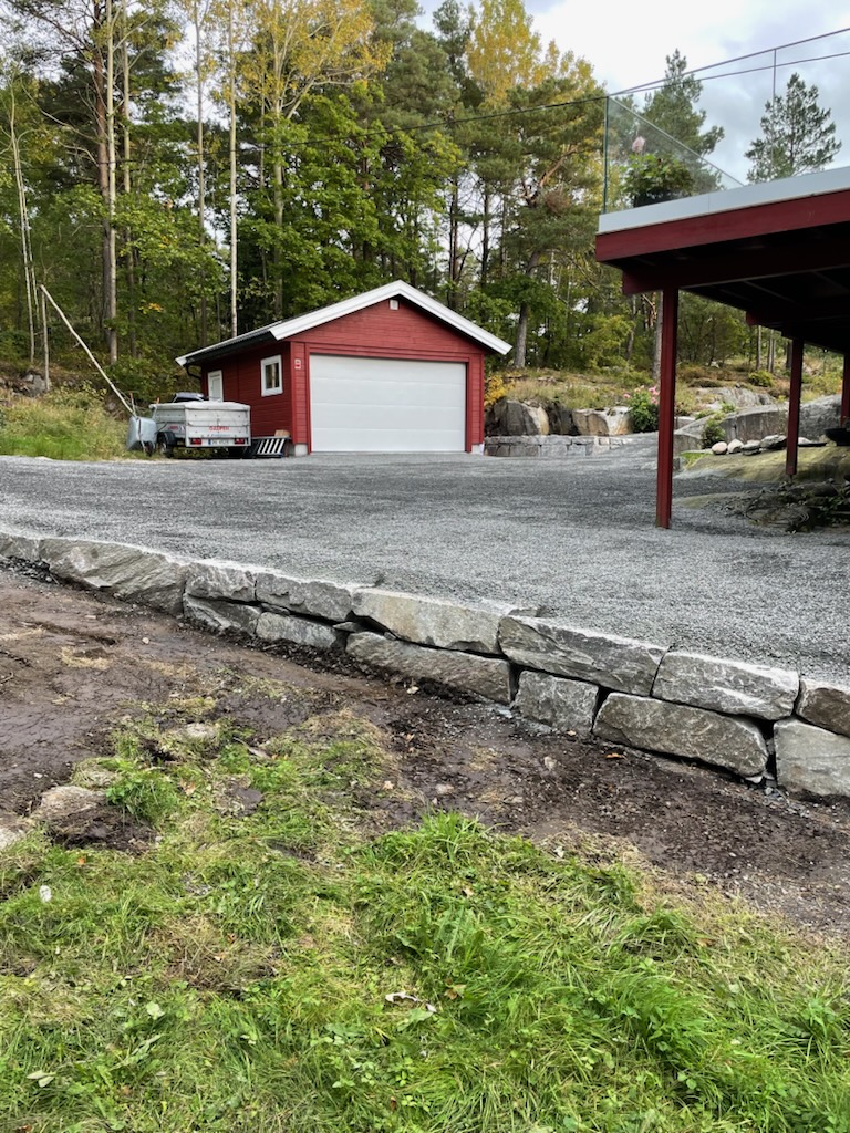Natursteinsmuring rundt gårdsplass - Sluttresultat